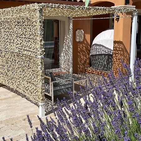 Les Lavandes Bed and Breakfast Alleins Exterior foto
