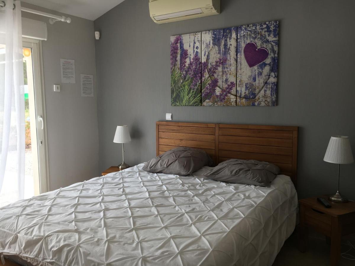 Les Lavandes Bed and Breakfast Alleins Exterior foto